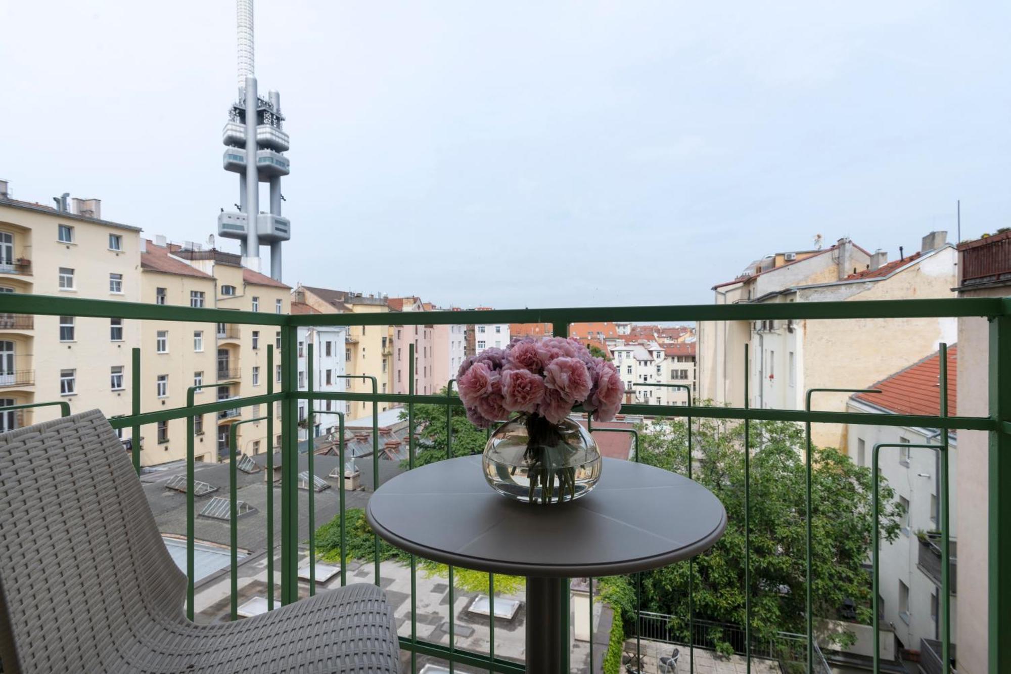 Deluxe Apartment with Balcony